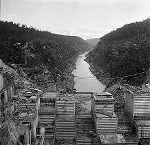 Warragamba Dam under construction